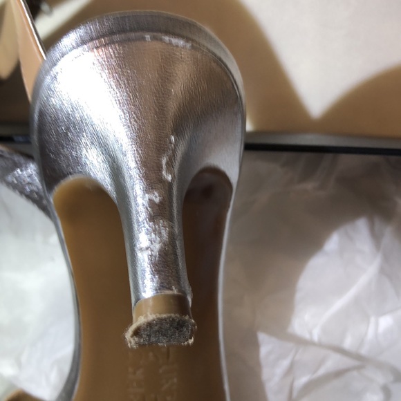 Natralizer Trinda Silver leather, heal approx 2” - Picture 6 of 10